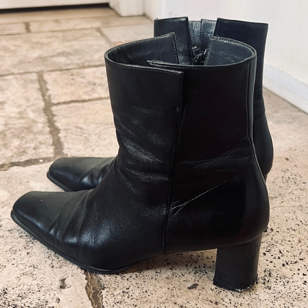STUART WEITZMAN Black Leather Ankle Booties in Size 7.5M
